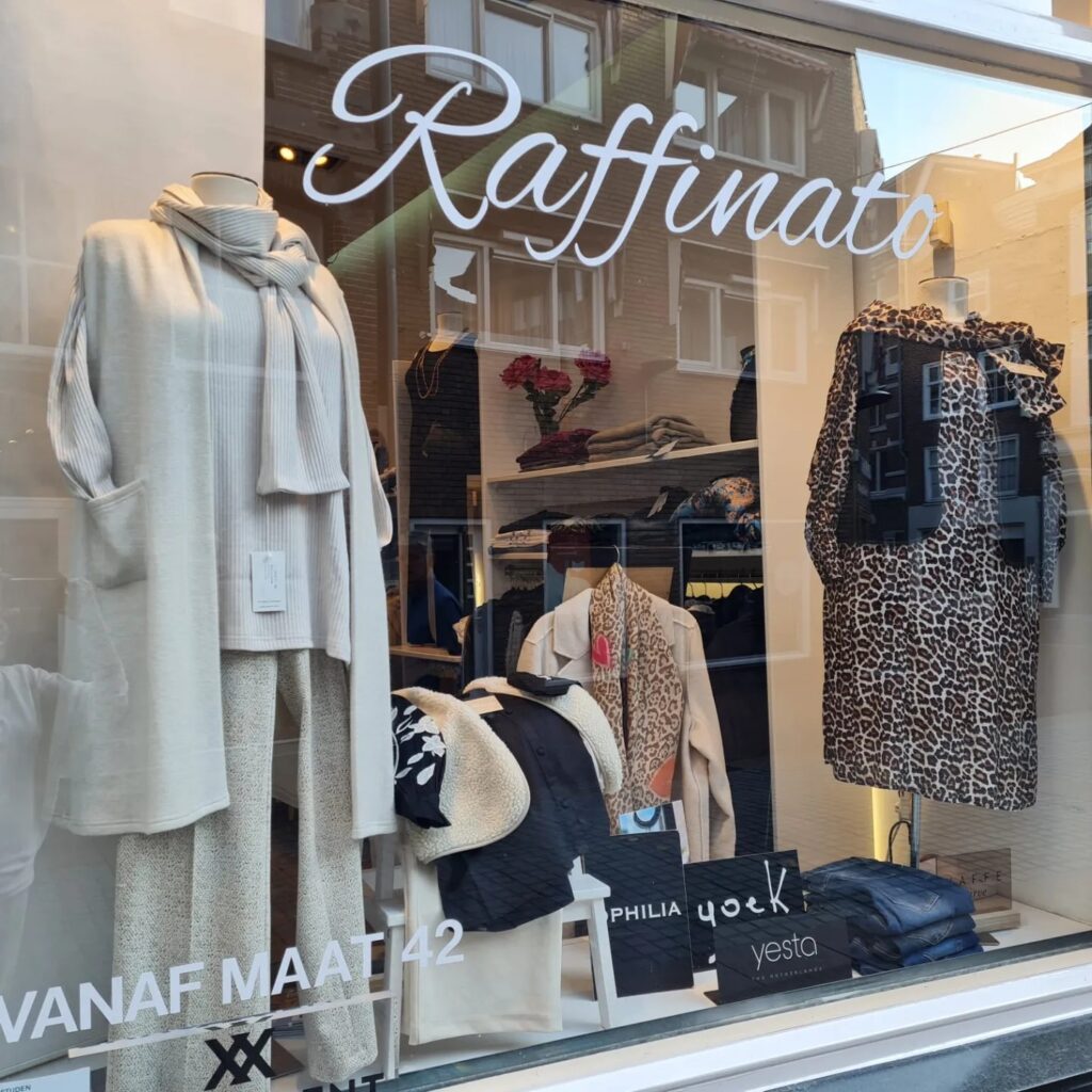 Raffinato damesmode etalage Den Bosch